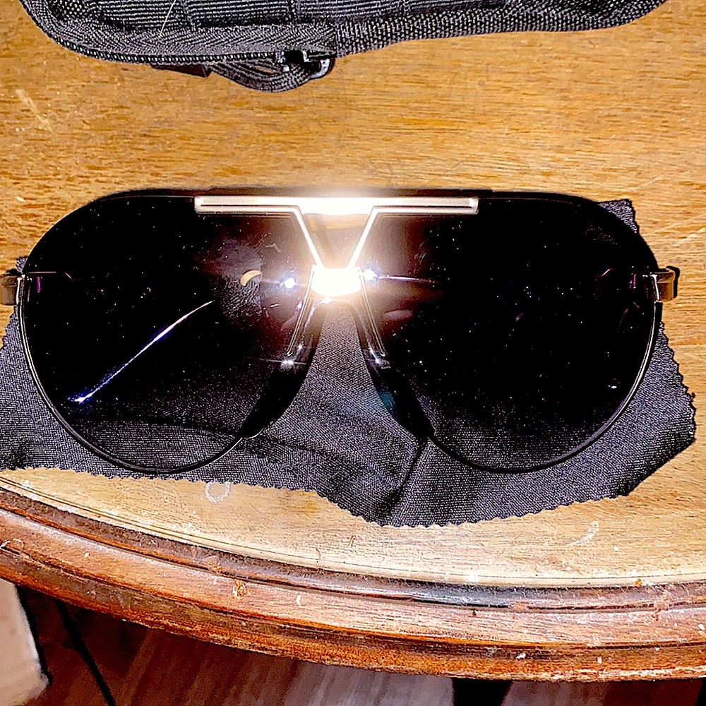 I’m selling my cool sunglasses there for men and I